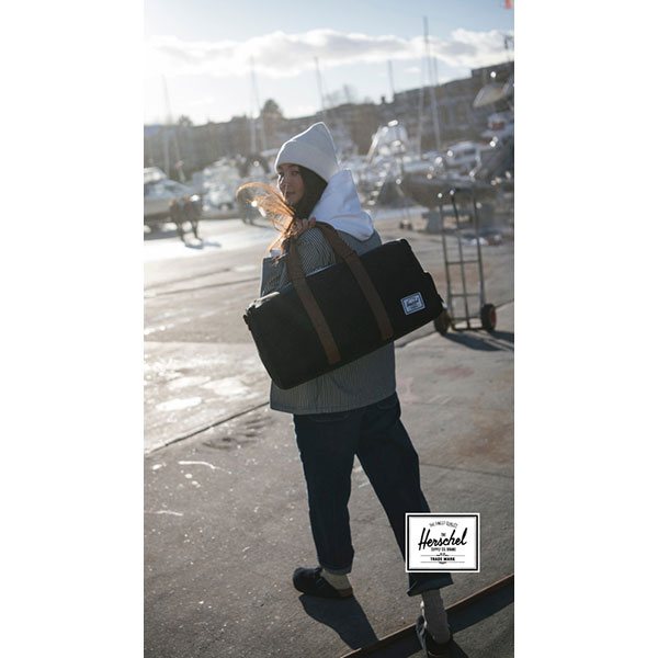 Q037 Herschel Novel Duffel Bag
