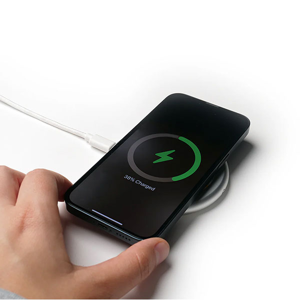 Q024 Gomi Design Wireless Fast Charging Pad