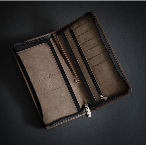 H086 Prestbury Travel Wallet