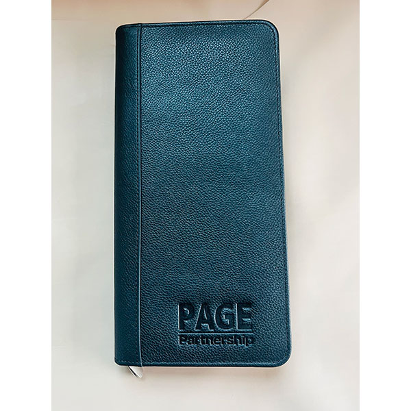 Q035 Pebbled Leather Travel Wallet
