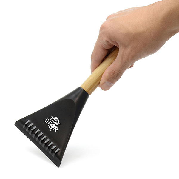 M092 Robyn Recycled Ice Scraper
